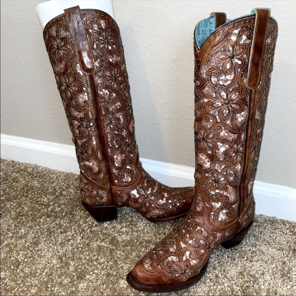 ISO THESE BOOTS IN AN 11